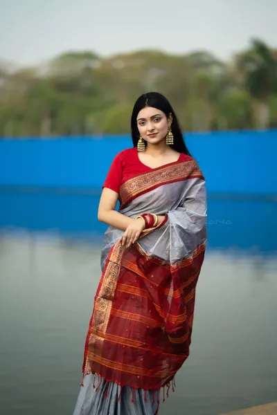 Ognirupa - Pure Handloom Cotton Saree with Blouse Piece - Silver Ash
