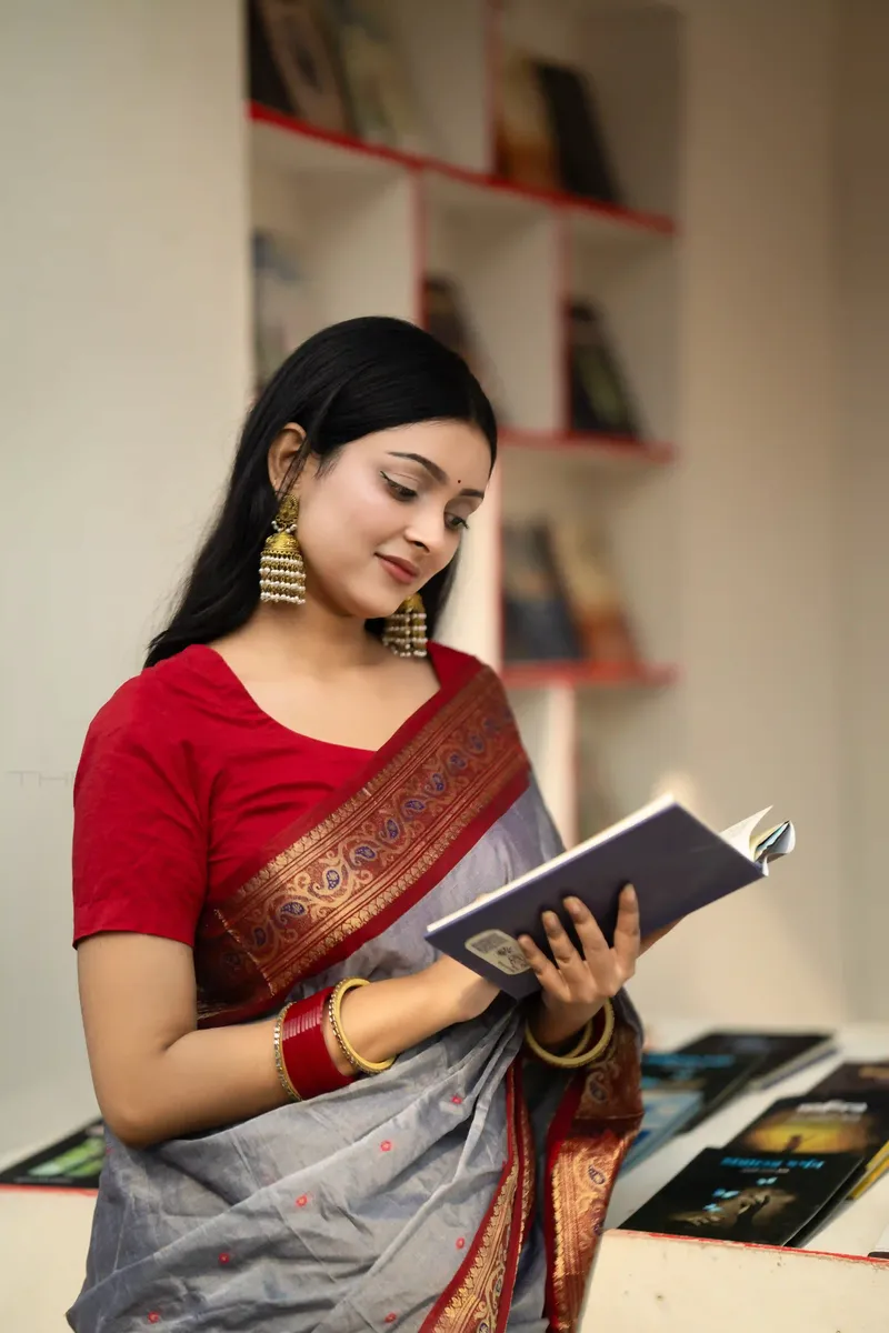 Ognirupa - Pure Handloom Cotton Saree with Blouse Piece - Silver Ash